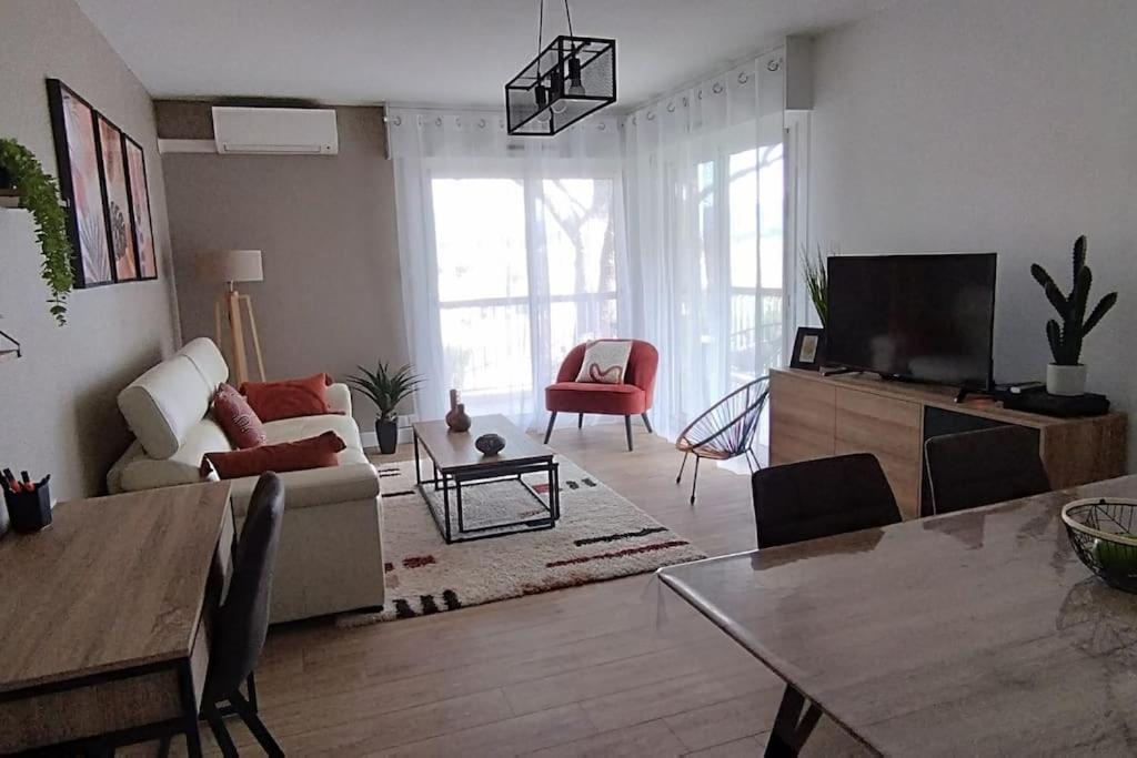 Les Geraniums, Bel Appartement Renove, Proche Plage Et Commerces La Seyne-sur-Mer Bagian luar foto